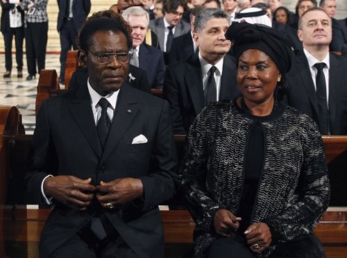 El presidente de Guinea Ecuatorial y su mujer en el funeral de Adolfo Suárez. 