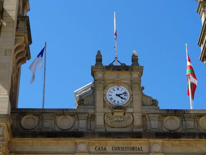 Banderas En Ayuntamiento De San Sebastián