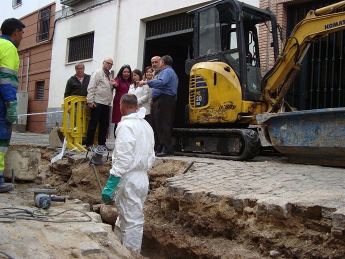 Visita del PSOE a avería en el barrio de San Juan de Jaén