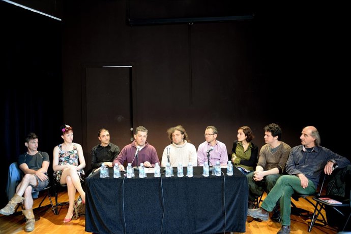Rueda de prensa con los artistas y con el director del Mercat en el centro