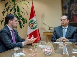 Imanol Pradales con el Ministro de Economía peruano