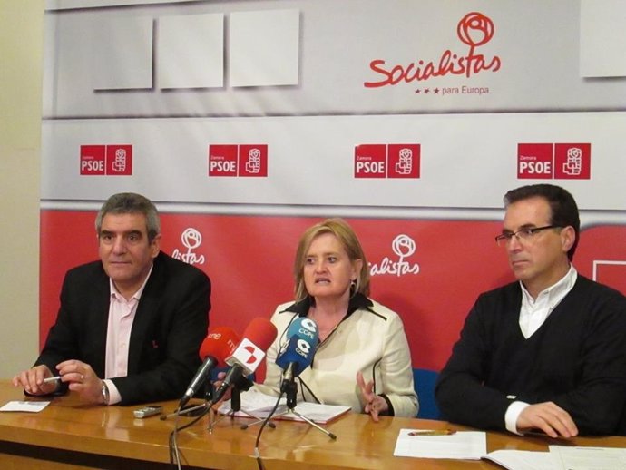 Villarrubia, primero a la izquierda, durante su intervención en Zamora.