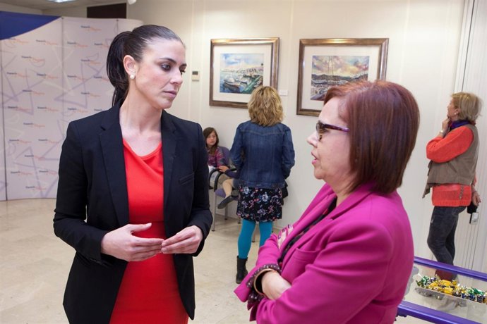 Inauguración de muestra de pinturas de Isabel Simón en la Diputación de Almería