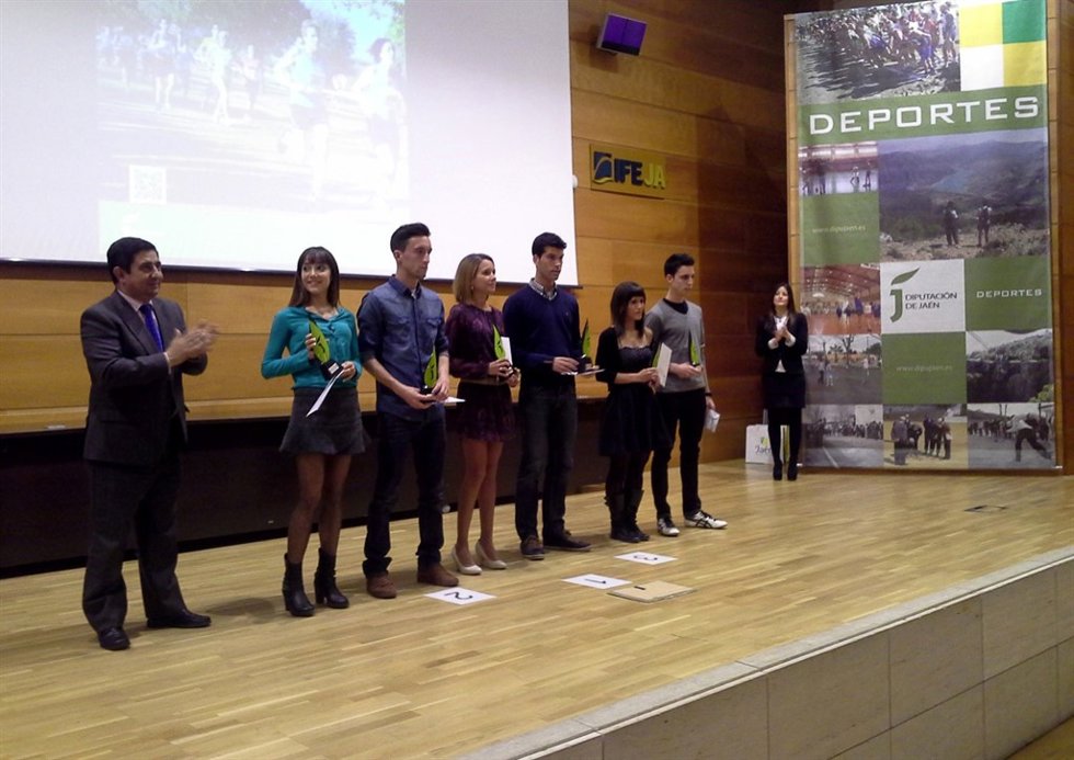 Reyes entrega los trofeos del Circuito Provincial de campo a través