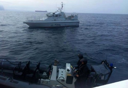 Imagen de la policía gibraltareña tomada desde un buque del IOE