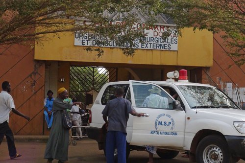 Más de 100 muertos por brote de ébola en Guinea. 