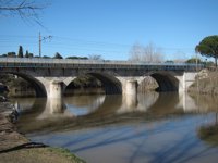 Más de una docena de incidentes por crecida de ríos