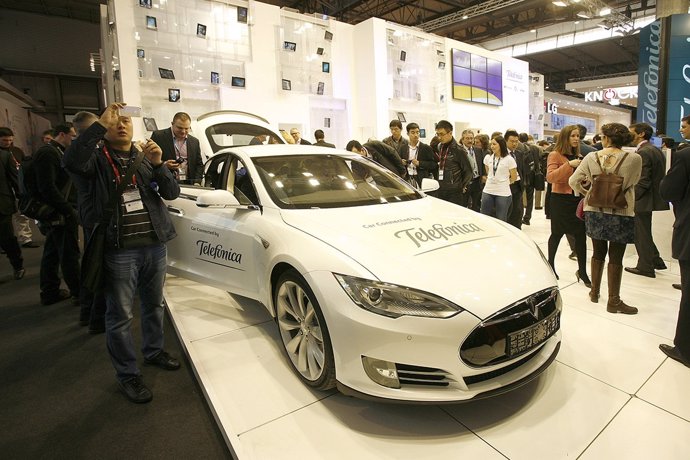  Coche De Tesla Con Conectividad M2M De Telefónica