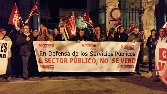 Trabajadores y representantes sindicales concentrados ante Sadeco