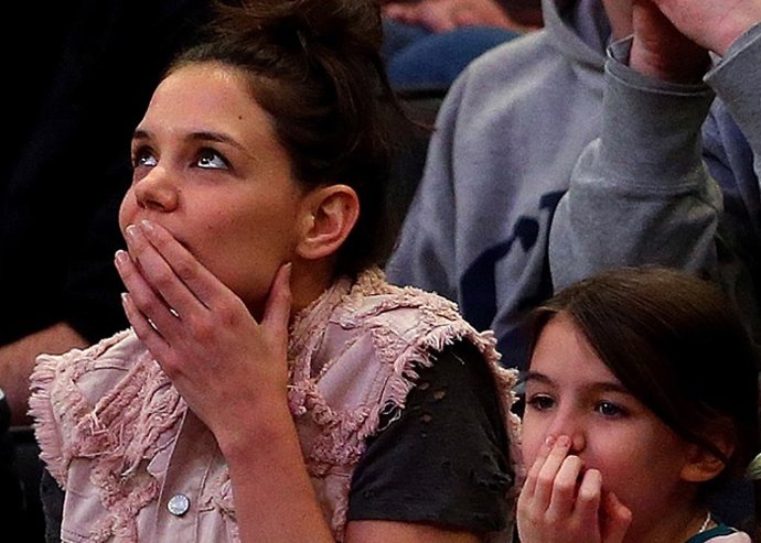 DE TAL PALO TAL ASTILLA, KATIE HOLMES Y SURI CRUISE CON LAS MISMAS POSES 