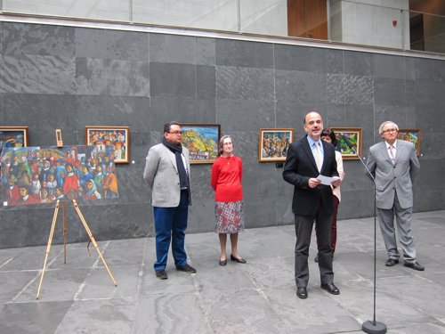 Catalán junto a familiares de Viscarret y el comisario de la exposición