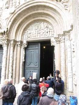 Momento en el que se reabrieron las puertas de la Catedral tras la falsa amenaza