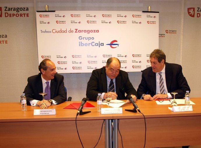 Firma del convenio Trofeos Grupo Ibercaja-Ciudad de Zaragoza