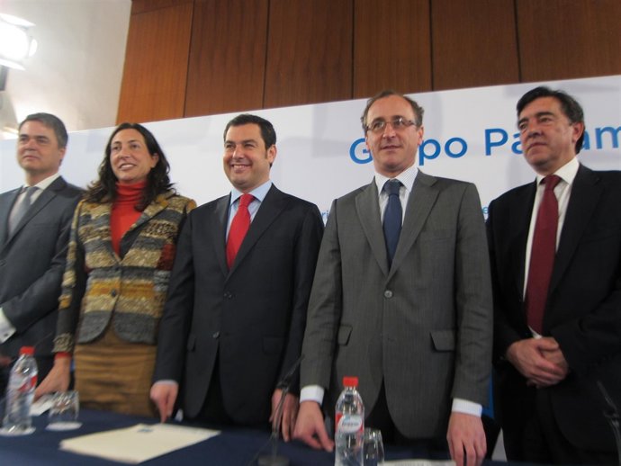 Juan Manuel Moreno con Alfonso Alonso, Dolores López y Carlos Rojas