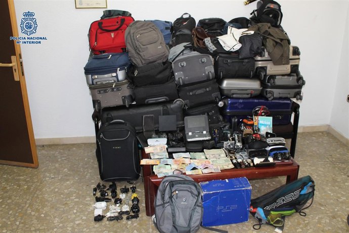 Maletas requisadas por la Policía Nacional.