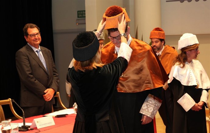 Investidura como honoris causa del presidente del Grupo Geox