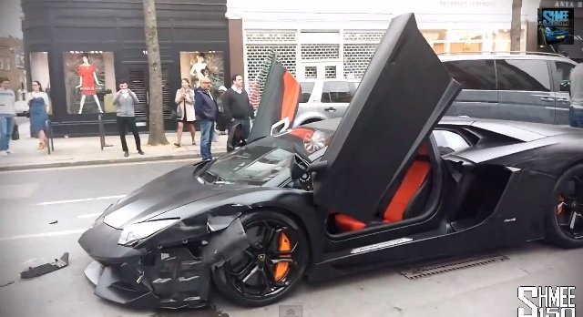 Lamborghini Aventador estrellado