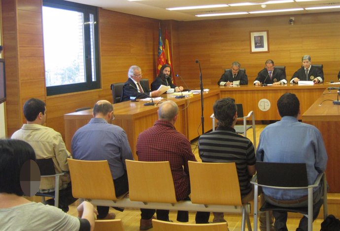 Juicio a policías acusados de agredir a jóvenes en Castellón
