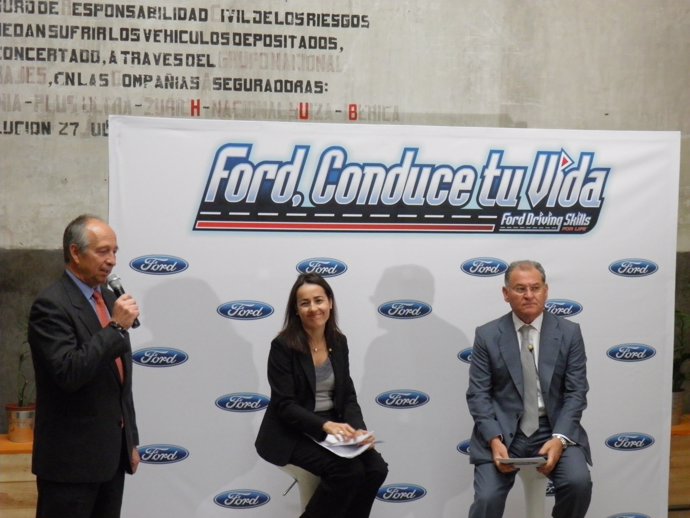 Directora de la DGT, María Seguí, y el presidente de Ford España, J.M. Machado