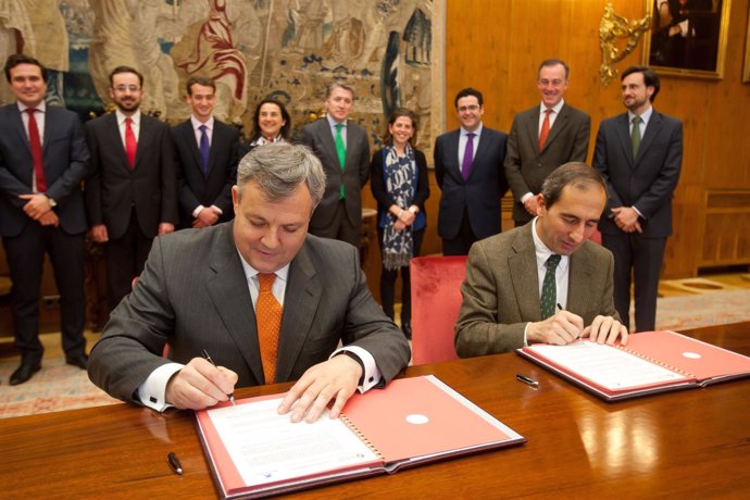 Convenio entre la Universidad de Navarra y la Obra Social "la Caixa".