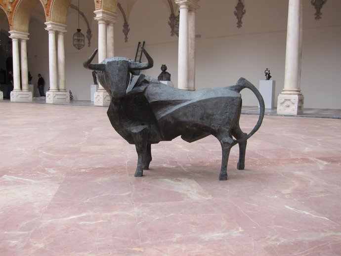 Una de las esculturas de Venancio Blanco expuestas en el Palacio de la Merced