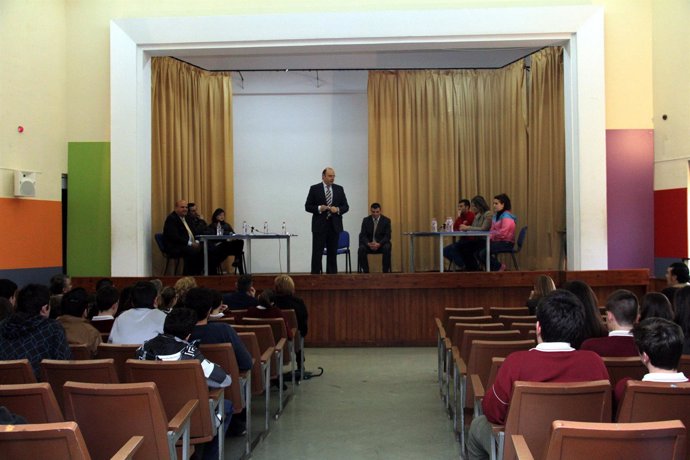 Charla del presidente de Diputación con escolares de Los Agustinos
