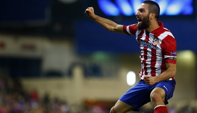 Arda Turan en el partido ante el AC Milan en los octavos de Champions