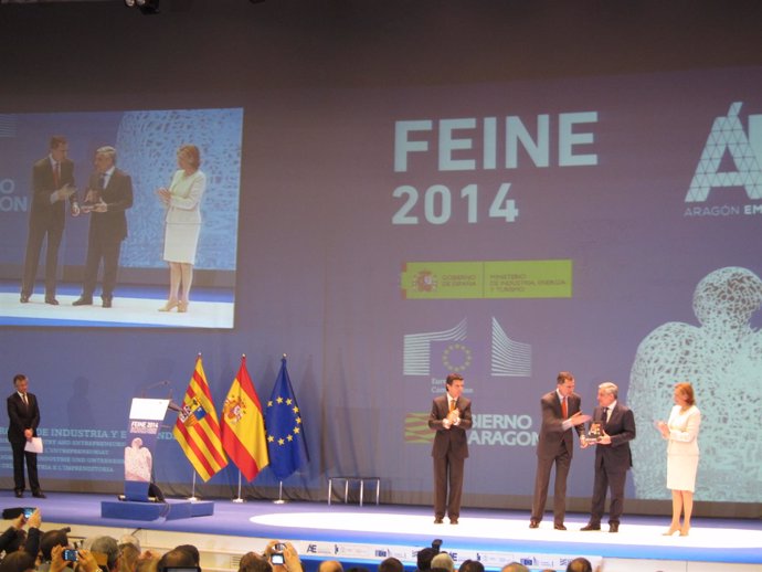 Don Felipe de Borbón entrega el premio a Antonio Tajani