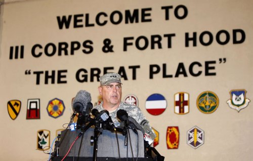 Conferencia en la base militar de Fort Hood tras un tiroteo que deja 4 muertos