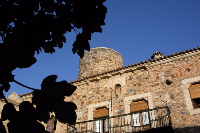 El Palacio De Carvajal, Sede Del Servicio De Turismo De La Diputación De Cáceres