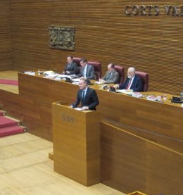 Fabra en la tribuna de las Corts