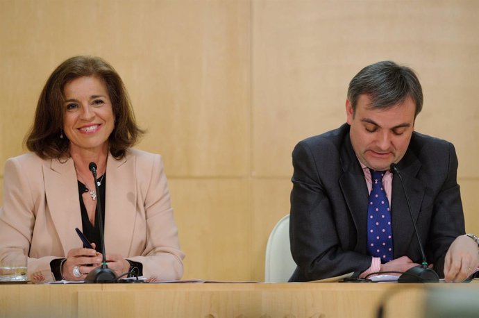 Botella y Enrique Núñez en rueda de prensa tras la Junta de Gobierno