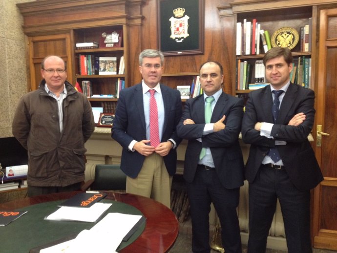 Reunión de directivos de Orange con el alcalde de Jaén