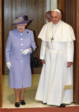 El Papa Franciso y la Reina Isabel II
