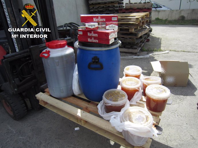 Intervenidos 110 litros de aceite de oliva y 30 kilos de miel de contrabando