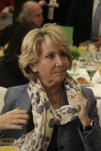 Esperanza Aguirre se hace viral a los pocos minutos de su choque en la Gran Vía