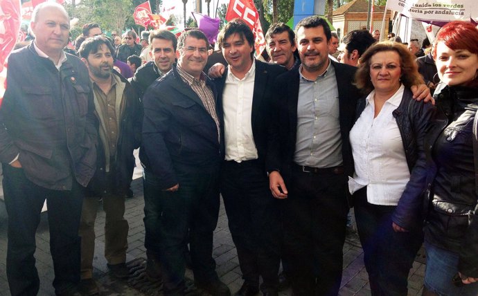 Ferrera y otros dirigentes socialistas en la manifestación