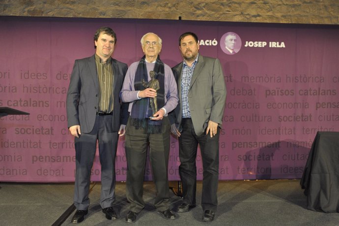 El periodista J.Creus, el escritor J.M.Espinàs y el pte. De ERC, O.Junqueras