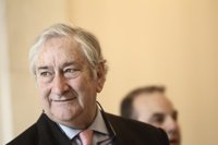 Rodríguez ve "irresponsable" hacer campaña contra las derivaciones pues "uno esperando en lista de espera se puede morir