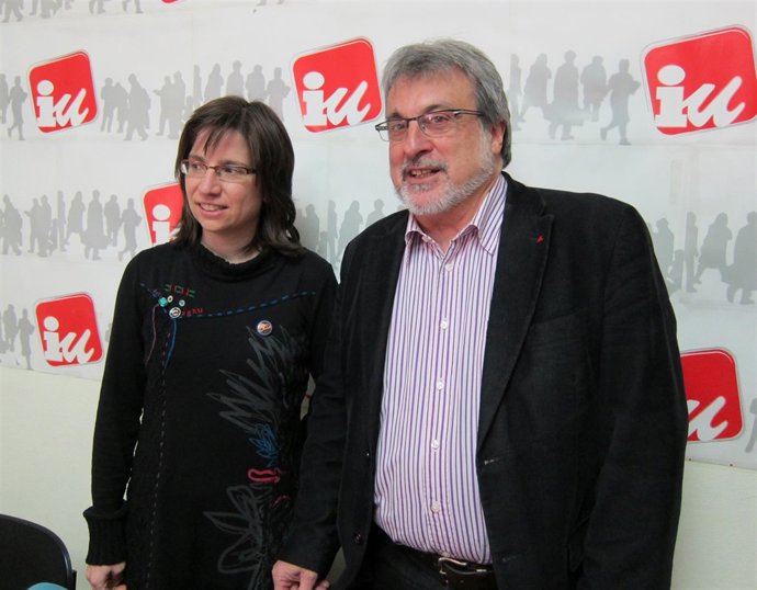 González presenta a Carmen Duce como candidata de IU al Parlamento