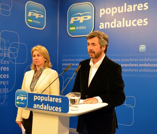 Teresa Ruiz Sillero y Miguel Ángel Torrico en la sede del PP-A