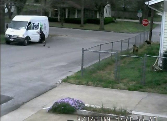 Furgo de FedEx a la fuga