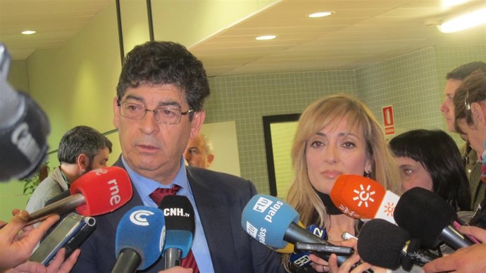 El vicepresidente de la Junta de Andalucía, Diego Valderas, con Carmen Castilla