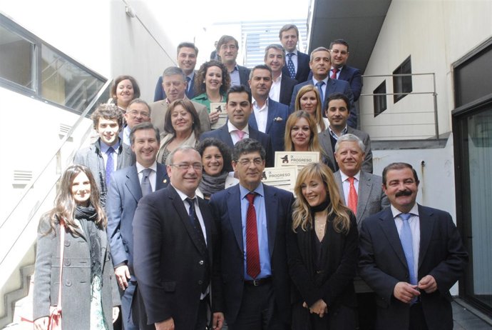 Diego Valderas en Huelva con los premios Progreso 2014 de la Junta de Andalucía.
