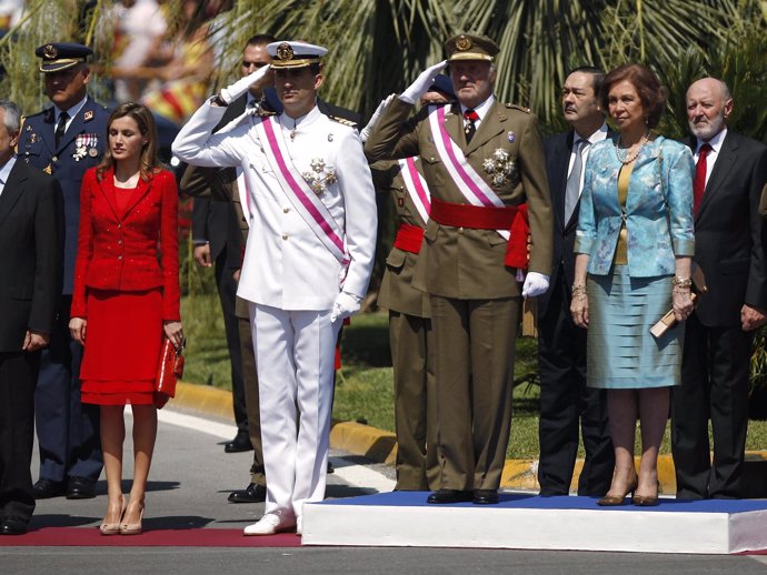 El Principe Felipe, Letizía, El Rey Y La Reina En Las Fuerzas Armadas