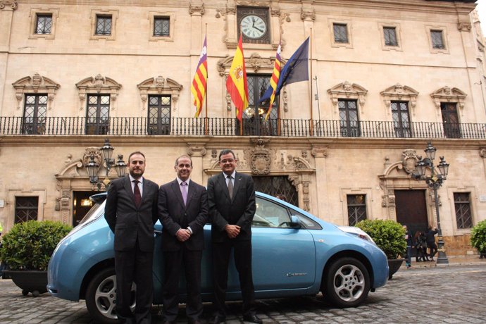 Nissan cede un Leaf al Ayuntamiento de Palma