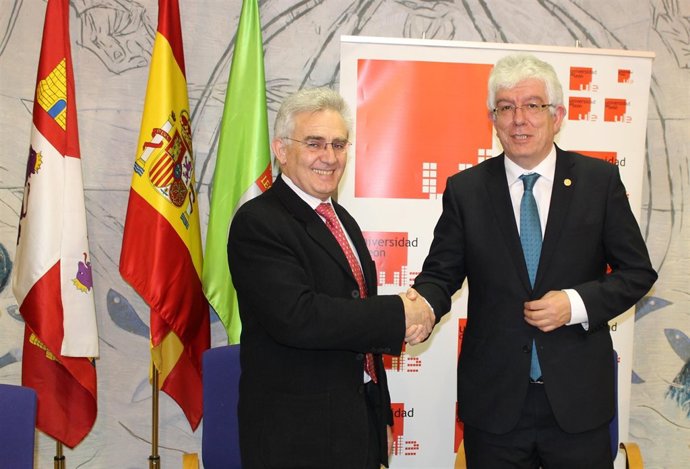 Firma del acuerdo de la ULE con la Reserva de los Ancares Leoneses