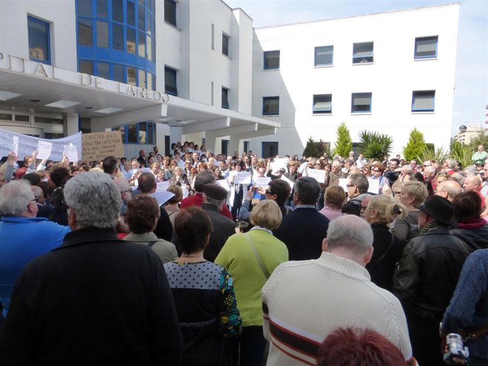 Concentración en el hospital de Laredo