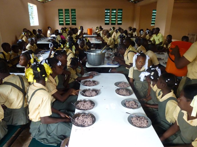 Apoyo a la escuela de enseñanza primaria y comedor escolar en Bois-Tombé