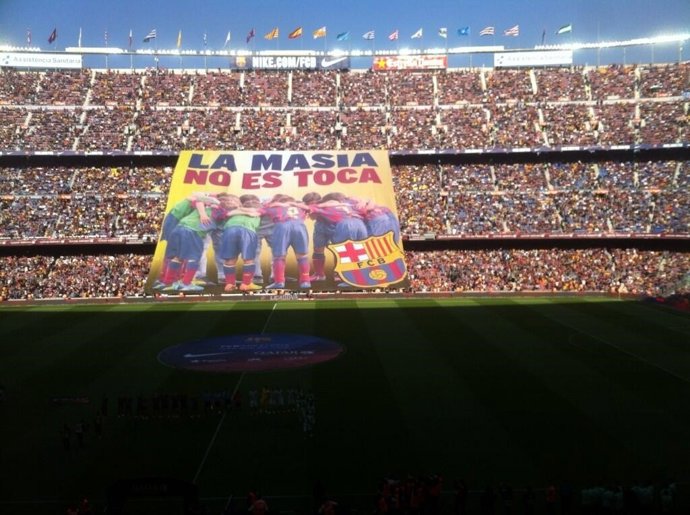 Pancarta Camp Nou La Masia no es toca